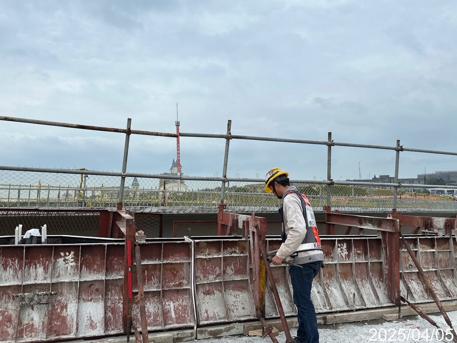 U6S混凝土護欄鋼模調整