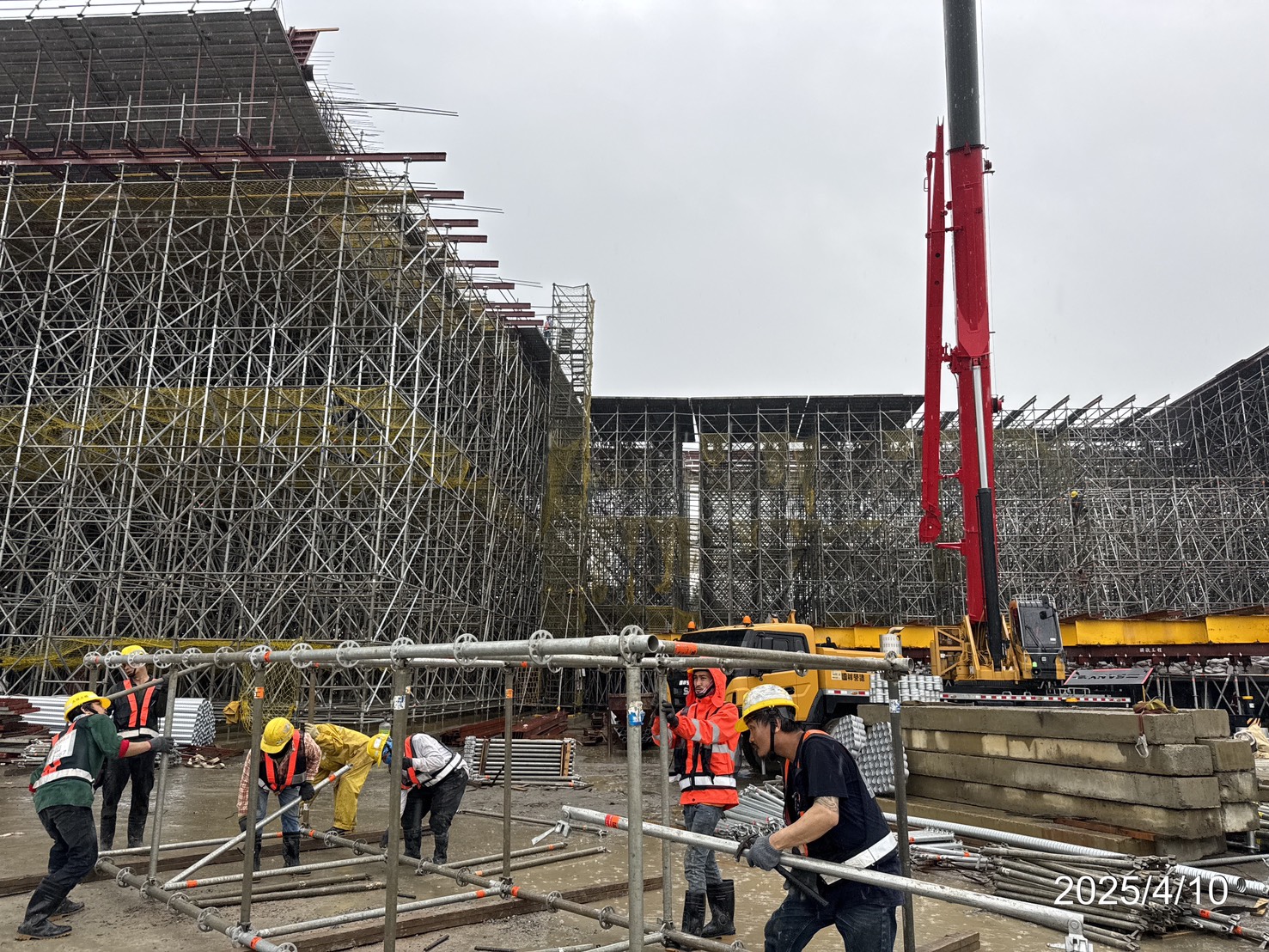 U4單元場撐第2階段支撐架組立