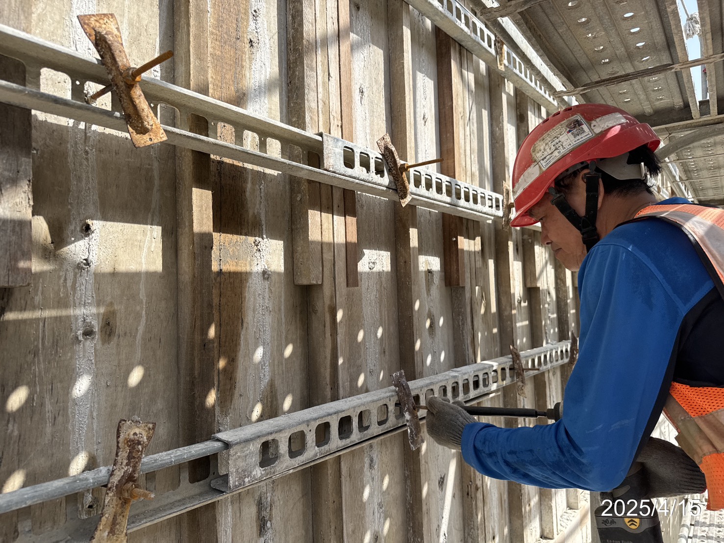 RL1-L6-1、L9擋土牆牆身第2昇層模板拆除