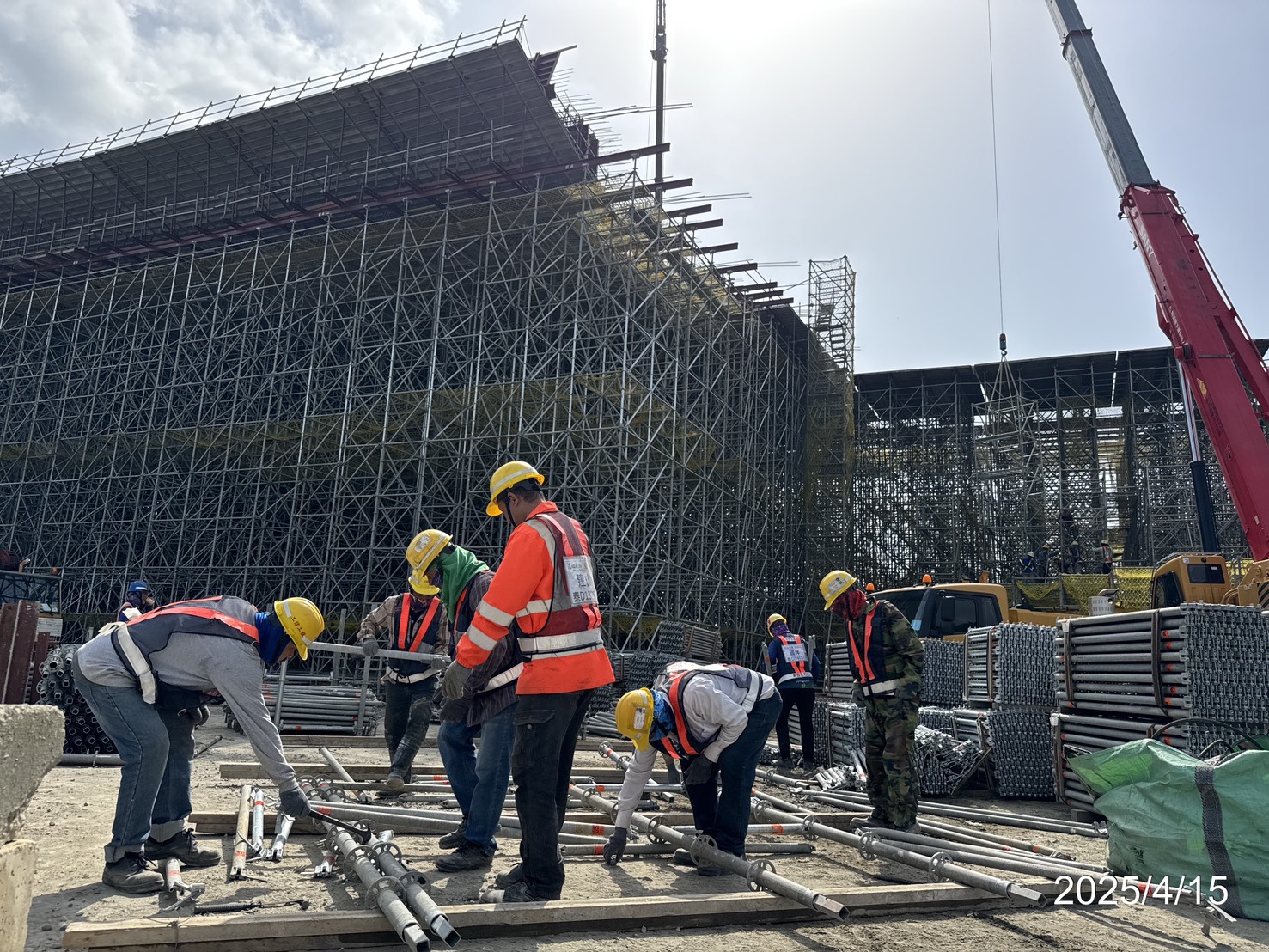 U4單元場撐第2階段支撐架組立