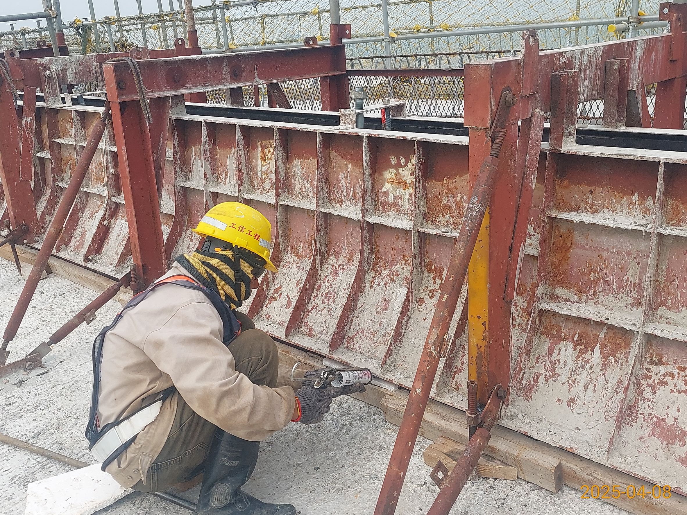 U6S混凝土護欄鋼模組立