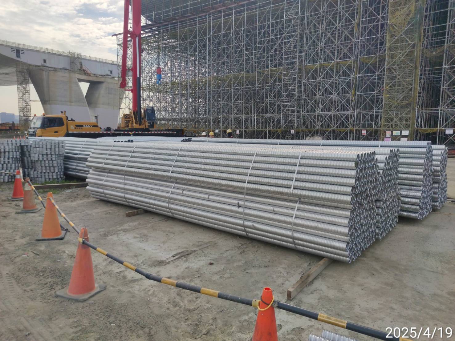 U4單元場撐第2階段端隔梁支撐架組立