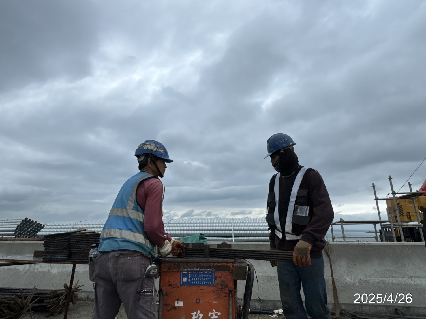 U4單元場撐第2階段端隔梁鋼筋加工