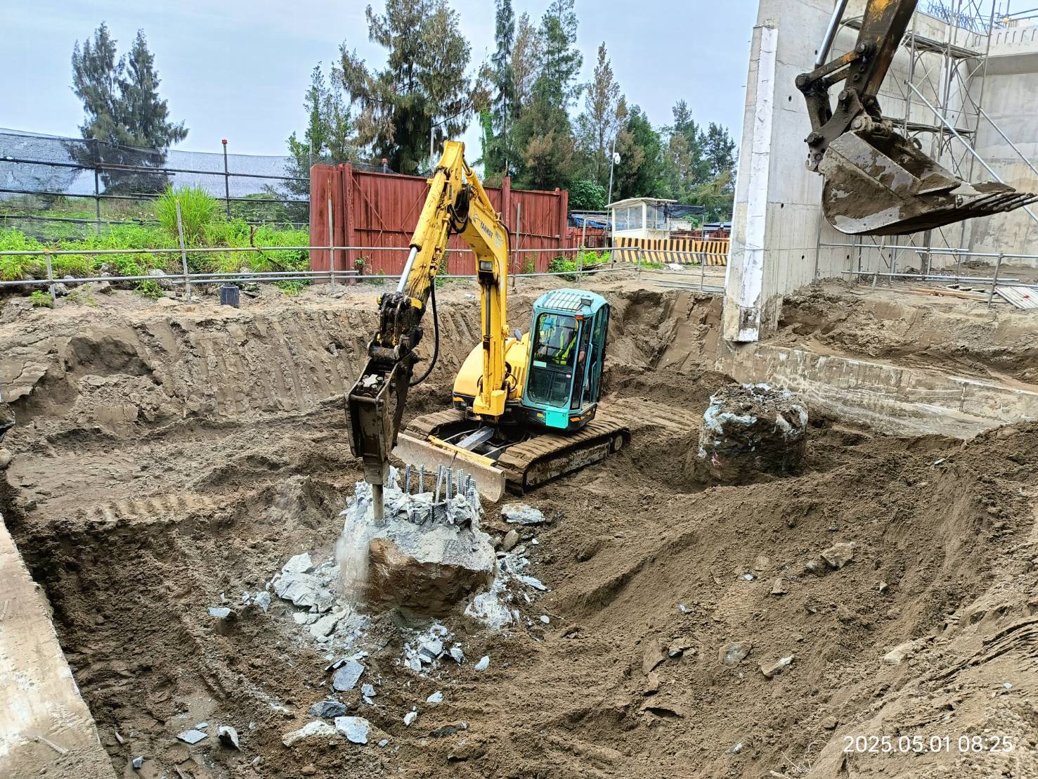 RL1擋土牆基樁頭劣質混凝土打除