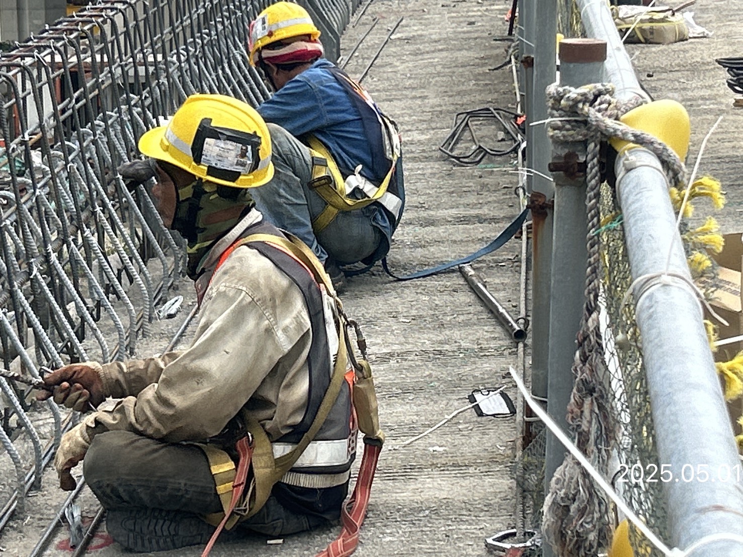 U7N混凝土護欄RT側鋼筋綁紮