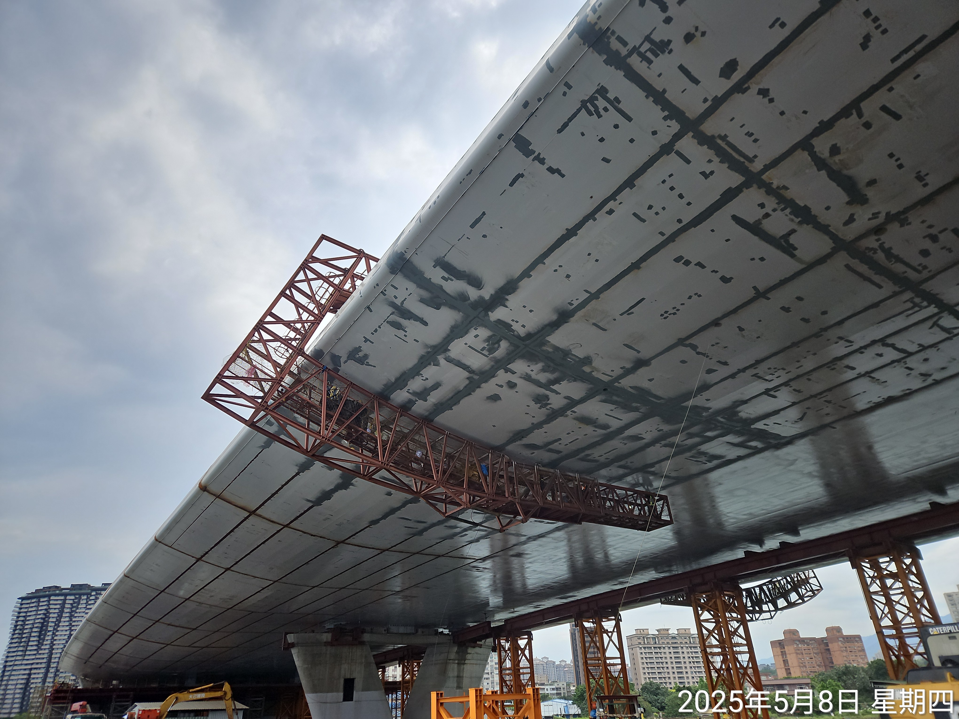 10T~24T節塊鋼橋外露面研磨塗裝