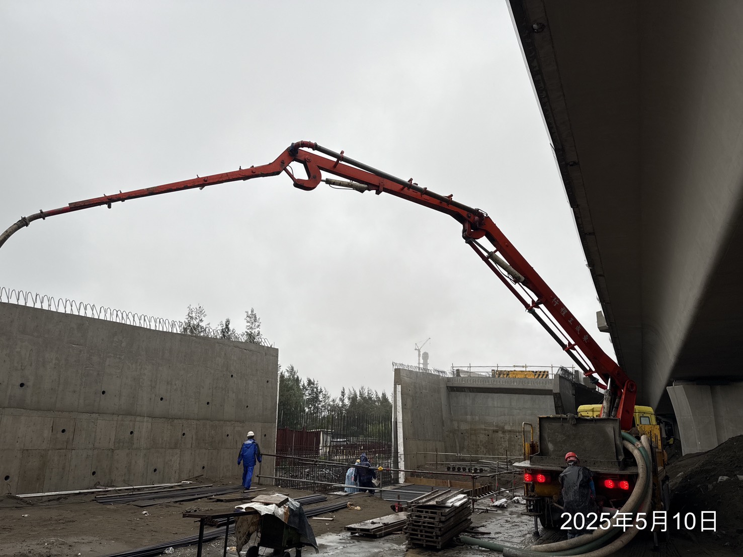 RL1重力式擋土牆混凝土澆置