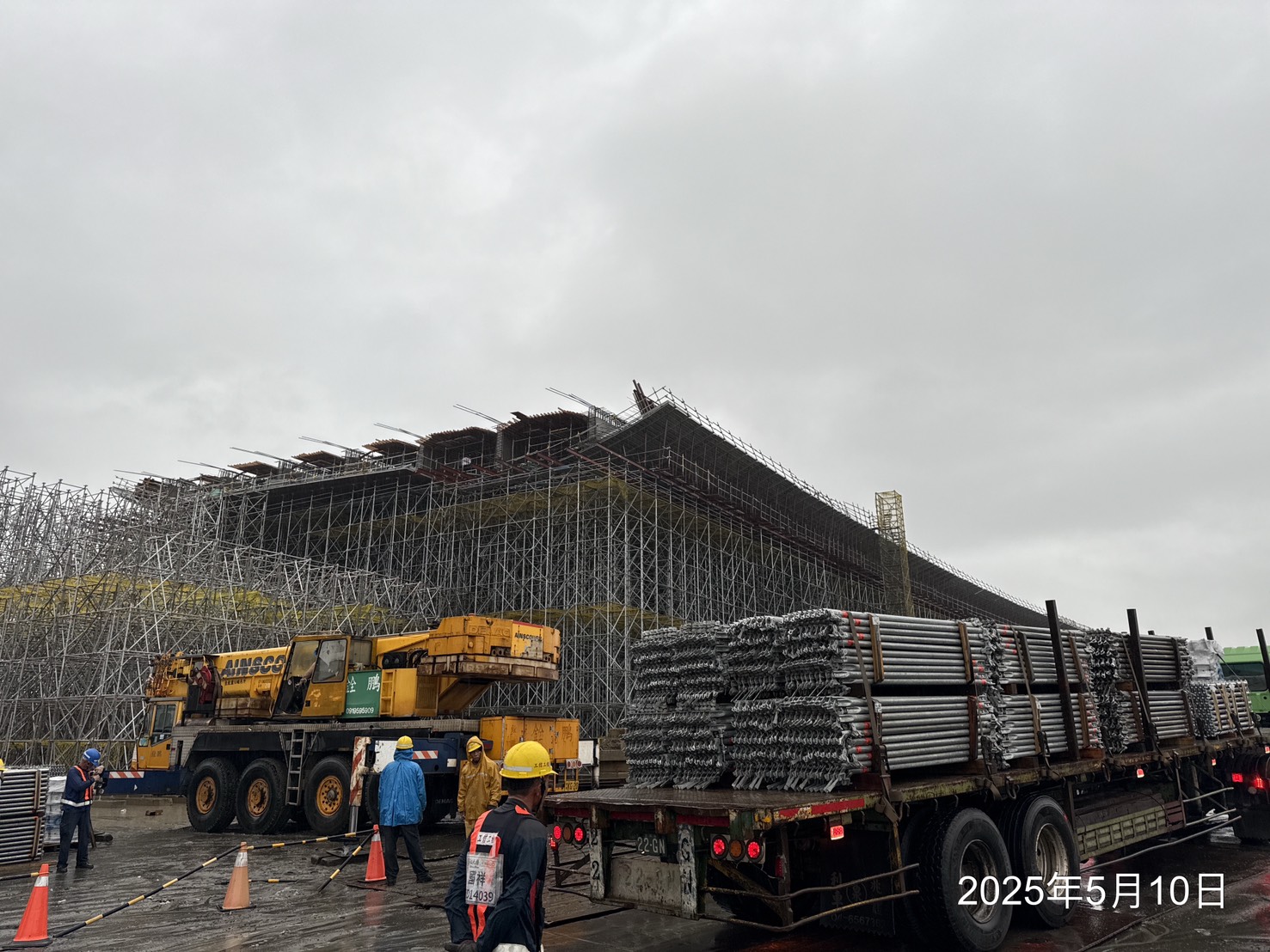 U4單元場撐第3階段支撐架進場