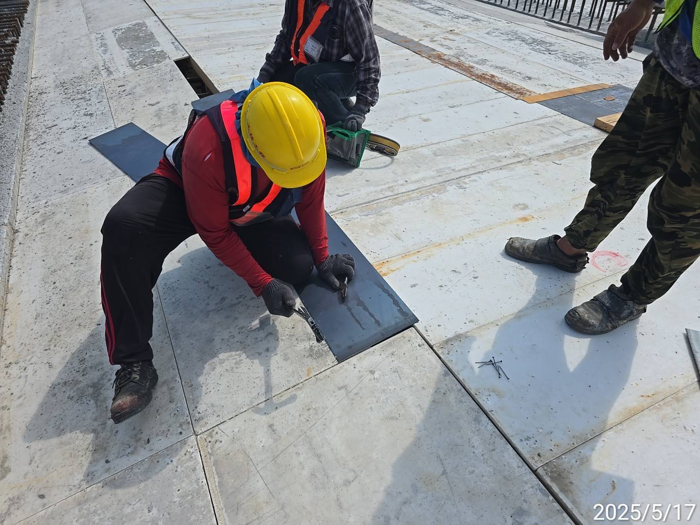 U5N場撐箱型梁頂版模板組立