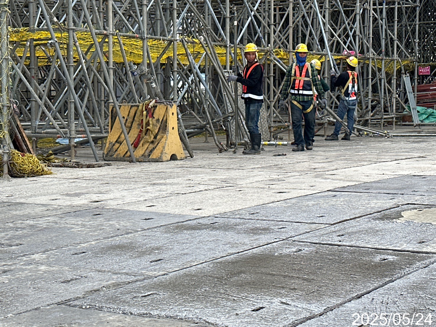 U5S場撐箱型梁支撐架組立