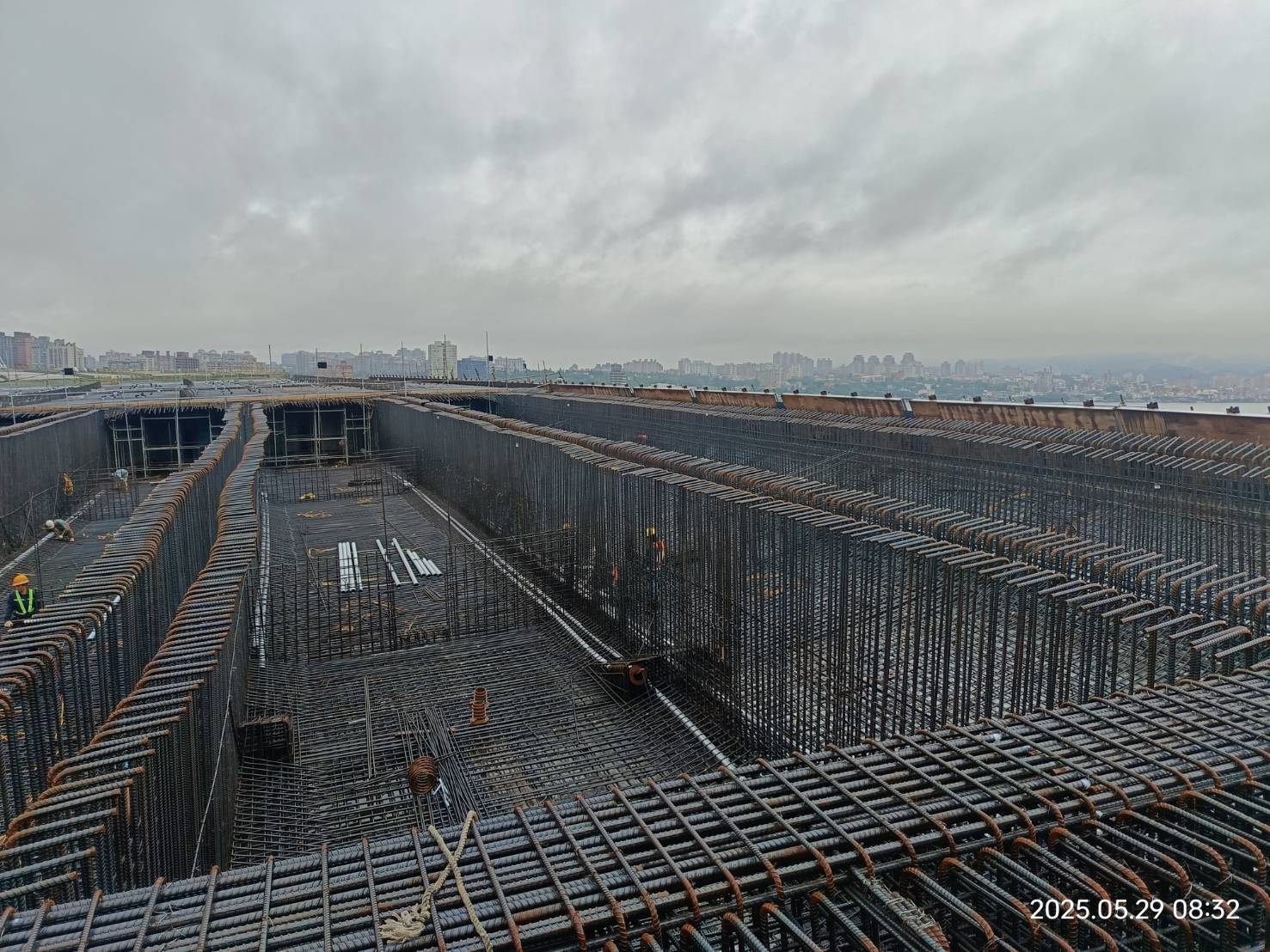 U4單元場撐第2階段預力套管施作