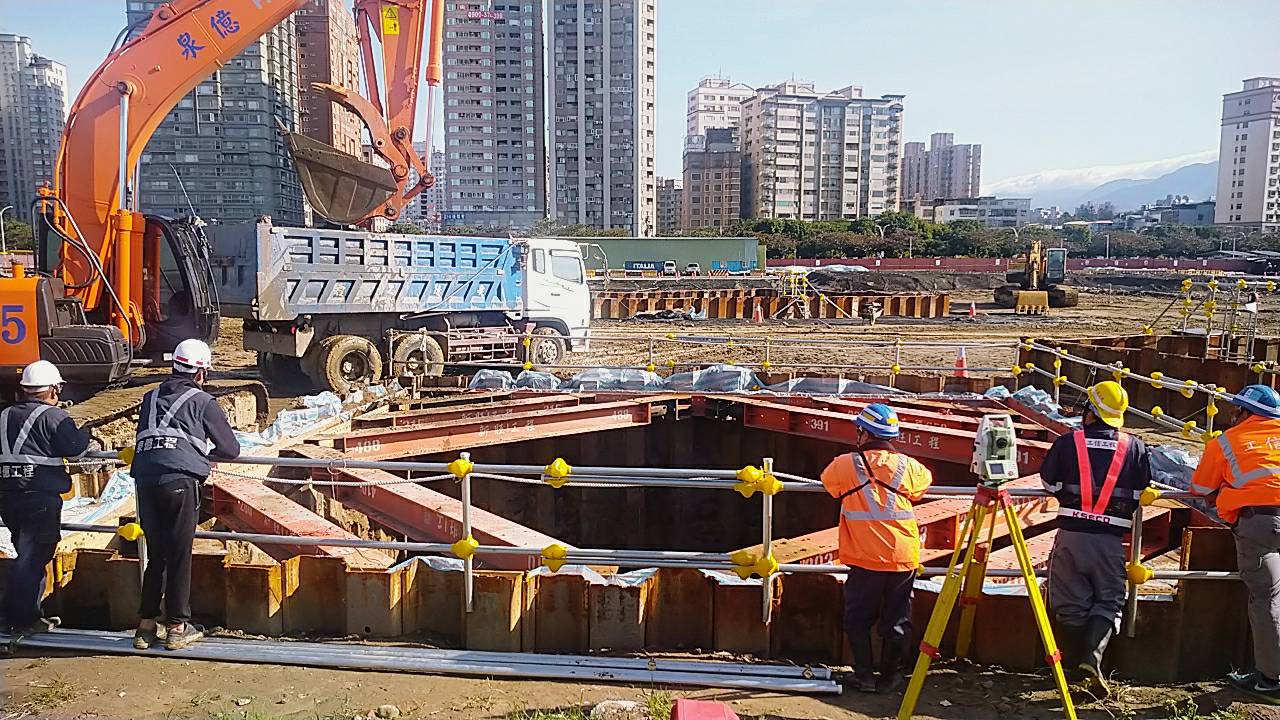 淡水端基礎版開挖及測量