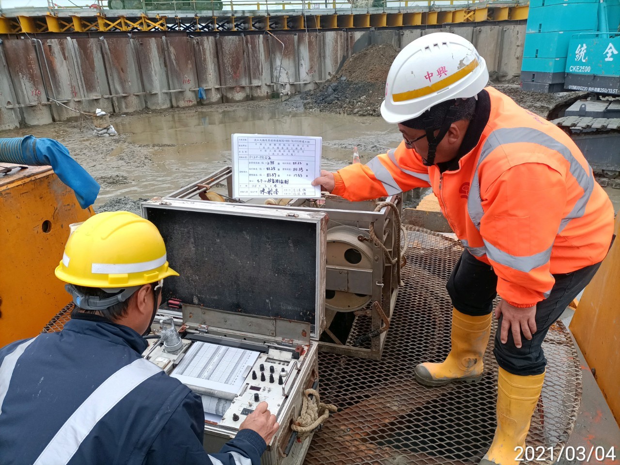 河中段主橋塔基樁樁深鑽掘垂直精度之超音波查驗作業.