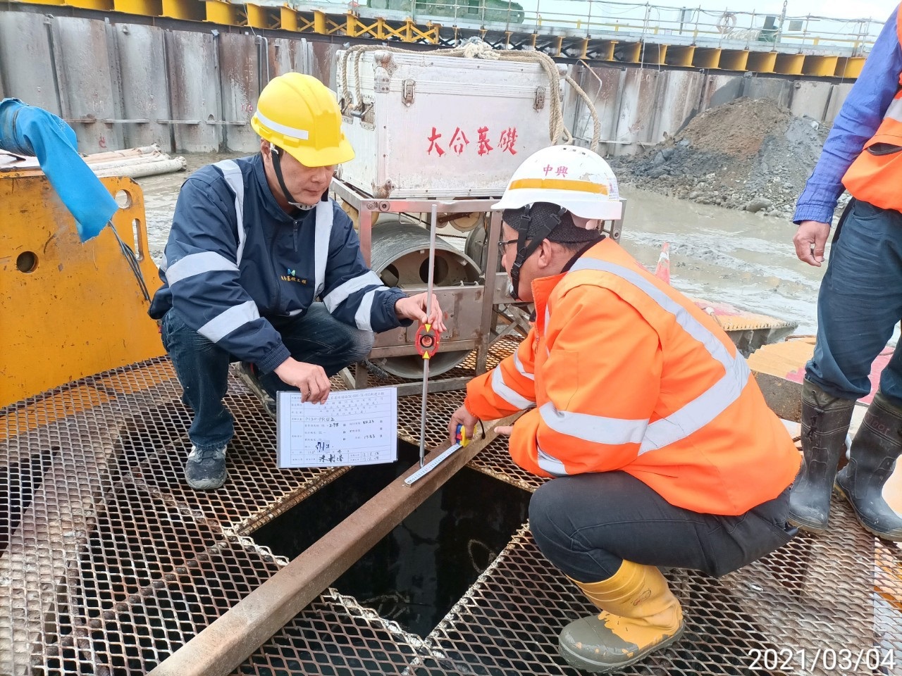 河中段主橋塔基樁工程偏心查驗作業.