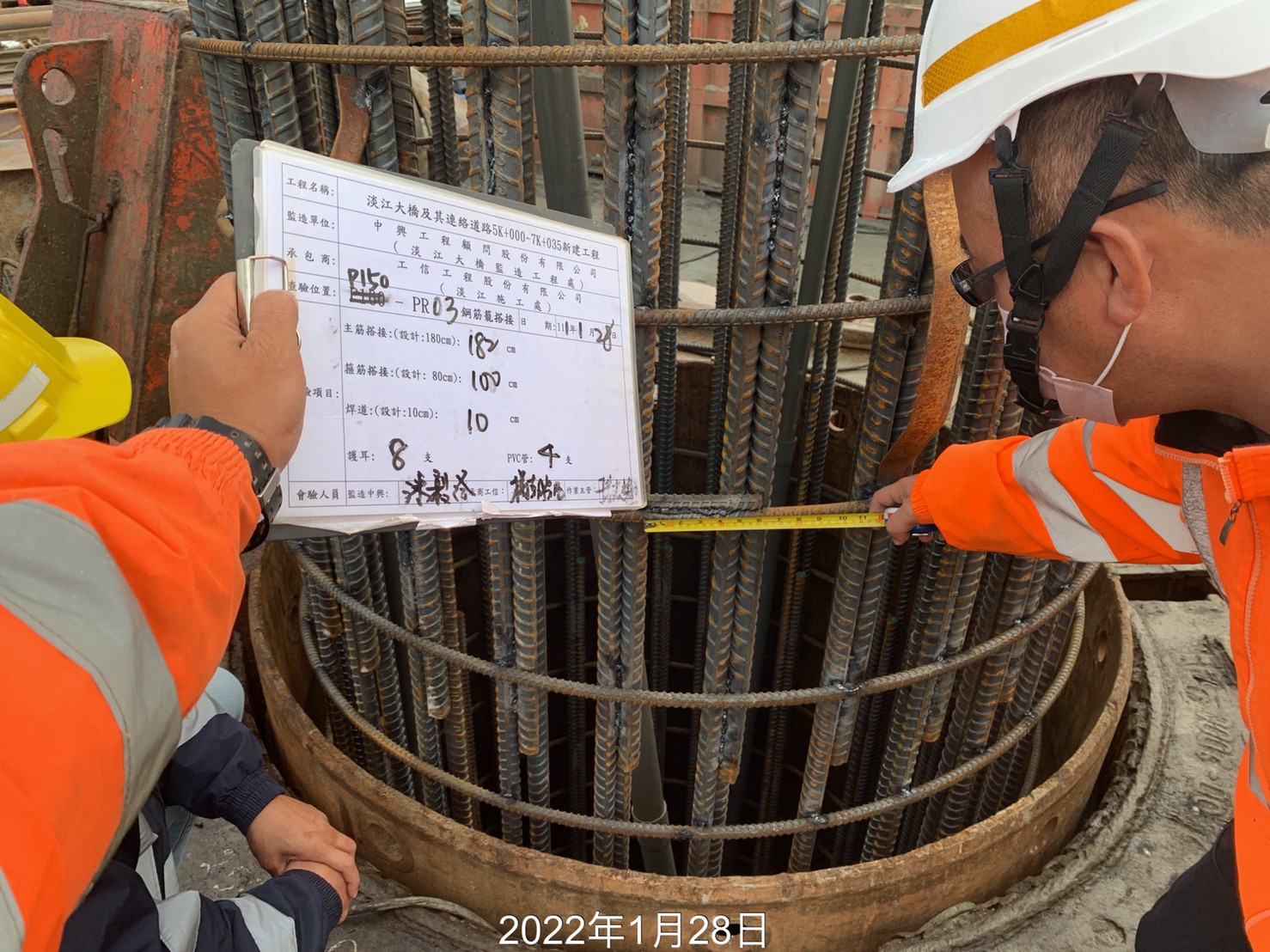 鋼筋籠搭接處查驗.