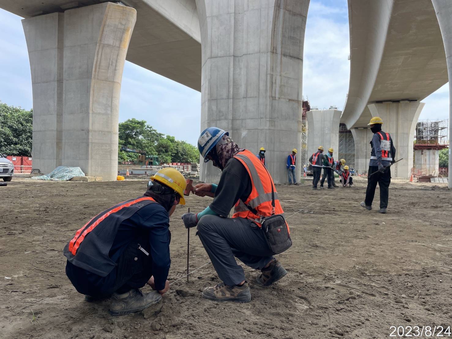 L03-3場撐段混凝土墊塊鋪設前整理