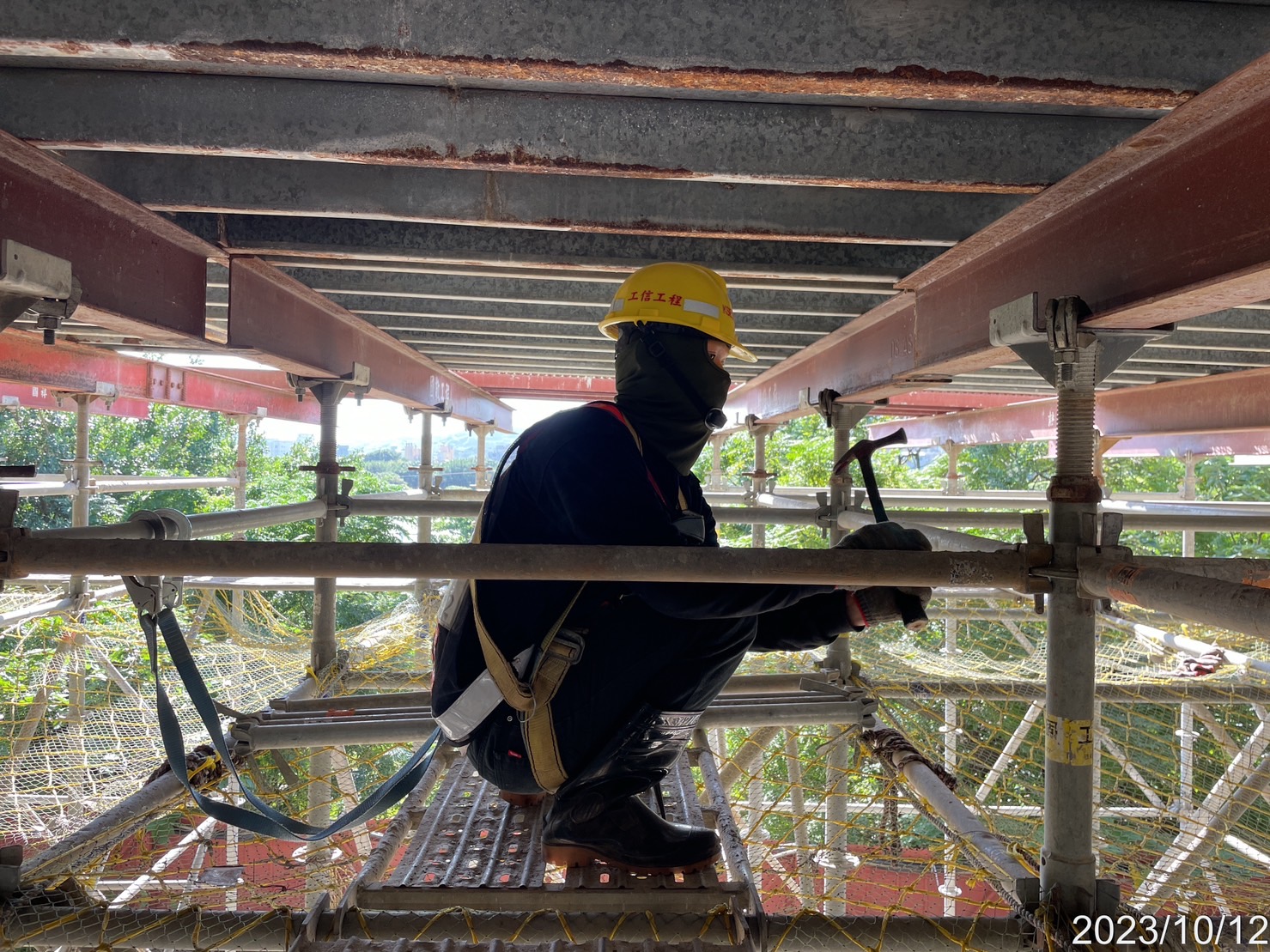 RR2-4場撐段底版鋼模拆卸
